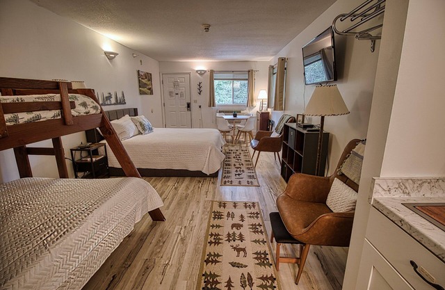 Updated Golf and Ski Condo Sleeps 5 by Shanty Creek