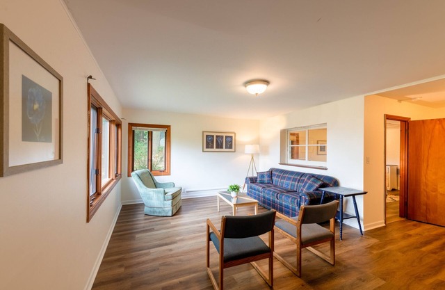 Updated Guest apartment with Lake Views and close to Lake Michigan Beaches