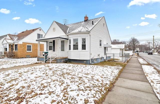 Updated Home! 10 min to Airport/Greenfield Village