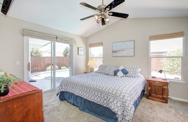 Elk Grove House with King Bed, Pool & Hot Tub