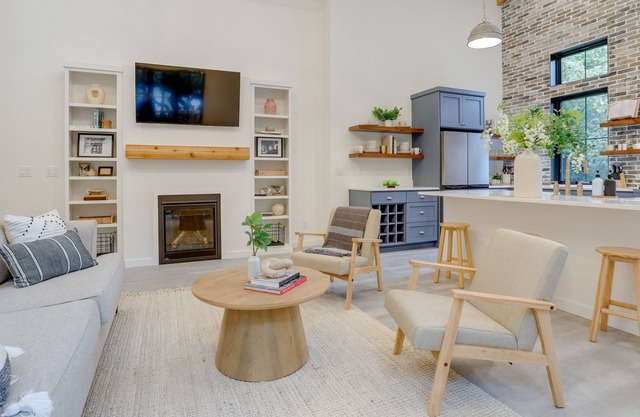 Updated Kirkland Cottage Near Juanita Beach Park!