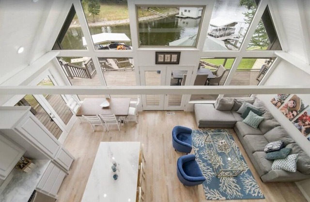 Updated lakefront home w/ boat dock near Shangri La!