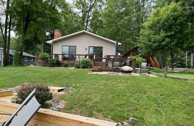 Updated lakefront house - Gladwin