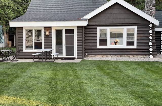 Log Cabin actualizado en el lago Pickerel
