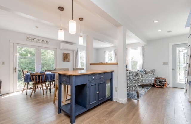 Updated Long Island Maine Cottage