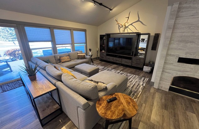 Updated Luxury Golf CourseTownhome