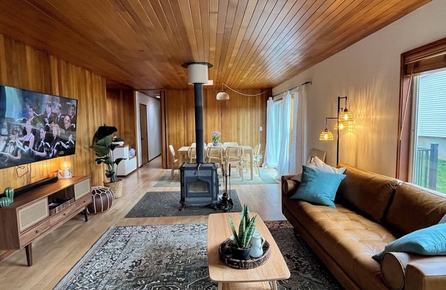 Updated Mid Century Modern next to University. Retro vibe! Close to Downtown.