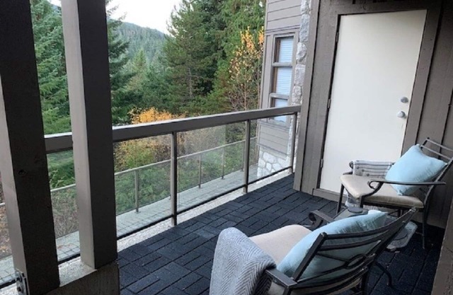 Updated Modern 2 Bedroom Condo on Blueberry Hill Community with a View