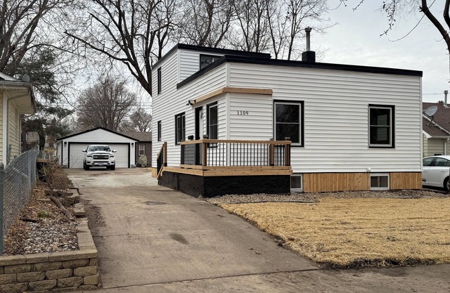 Updated modern style home! Walk to Avera and close to Downtown. 2 Car Garage