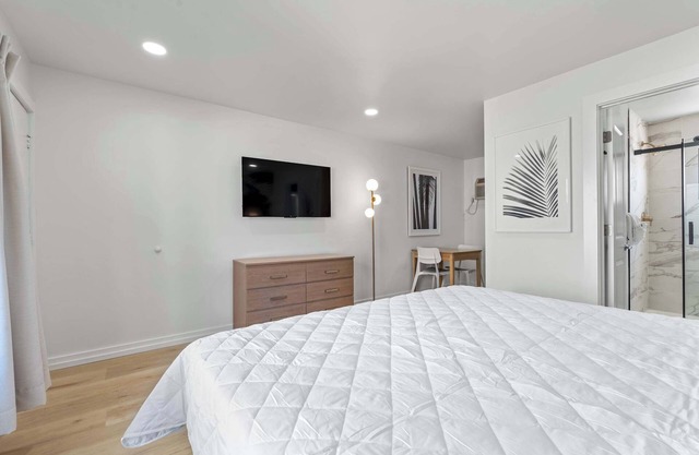 Renovated Studio|King Bed|Beach Close|Free WiFi