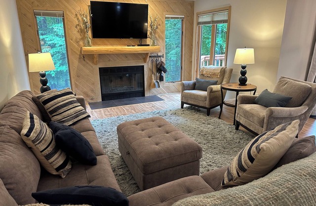 Updated Phase 2 Hideaway Valley Condo Nestled in the Woods