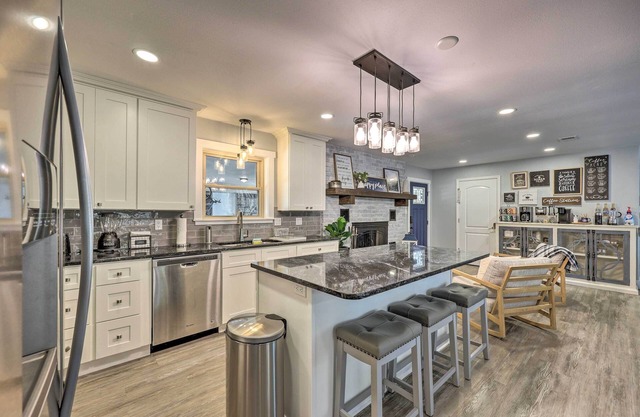 Updated Royal Retreat on 5 Acres: 'Hidden Creek'