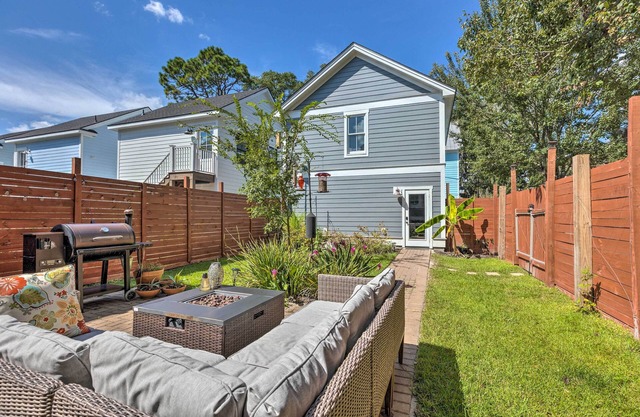 Updated Savannah Apartment - Walk to Forsyth Park!