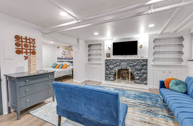 Updated Teaneck Studio, Short Drive to NYC!
