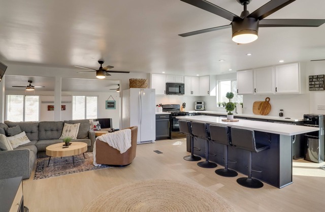 Updated Topock Home w/ Deck & Fire Pit!
