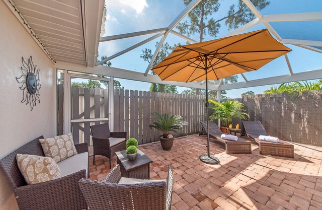 Updates Polynesian Villa - 5 minutes from Gulf Beaches!