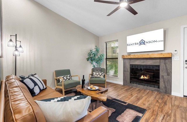 Upgraded Bungalow w Peaceful Views-Cmty Outdoor Pool, Mini Golf & More-Free Daily Tickets