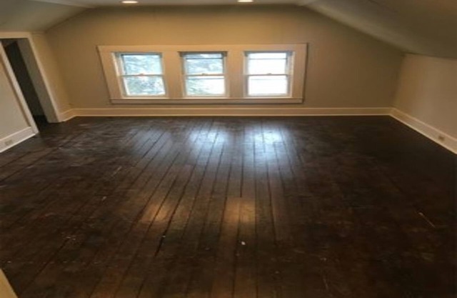 Upper (1 bedroom) unit located near Buffalo state college