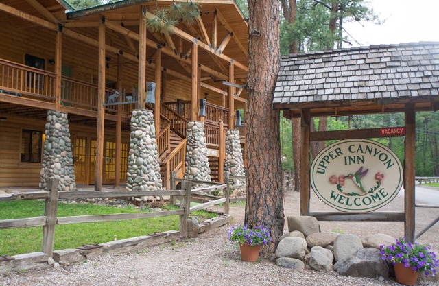 Upper Canyon Inn & Cabins