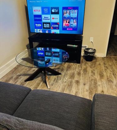 Upper Floor 1 Bedroom Suite with Parking