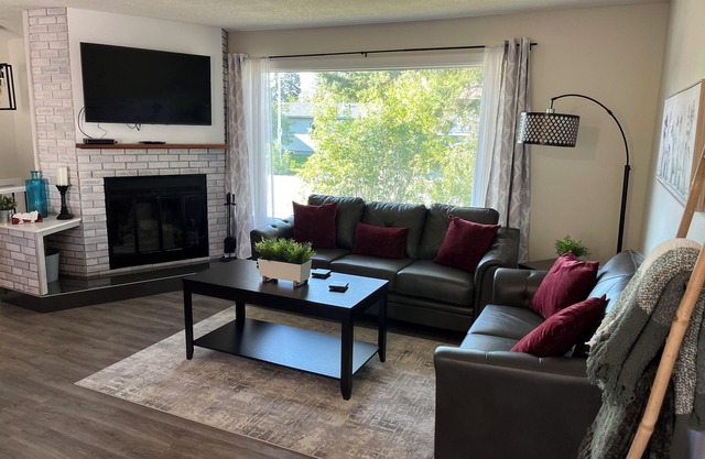 Upper level home in Grande Prairie