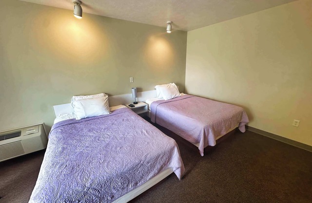 Upper Level Lakeview Room