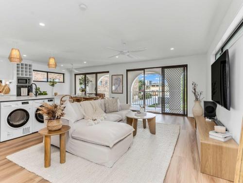 Upper Lvl Boyd-3 Bedroom Sunny Coastal