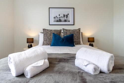 Upper Riccarton dream - 2 bed 2 bath w/carpark