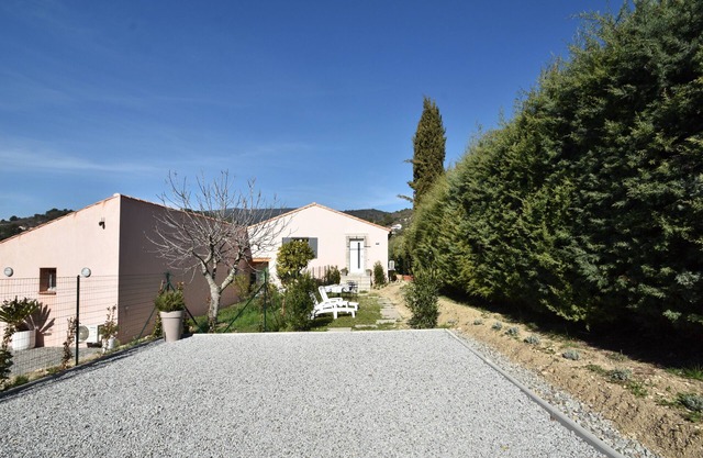 Upper villa with garden