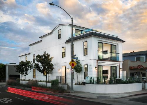 Upper West Newport