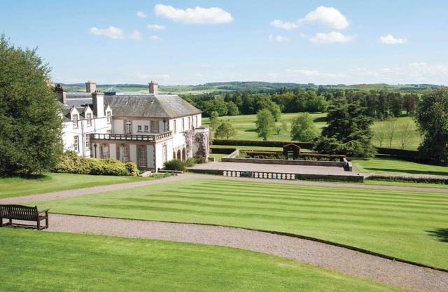 UPPER WEST WING FLAT - TARVIT, family friendly in Cupar, Fife