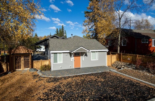 Upscale 1BR Downtown Cottage