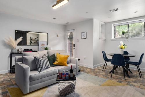Upscale 2BR Apartment with Patio