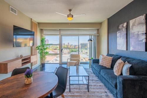 Upscale 2BRDowntown Apartment Balcony & Amenities