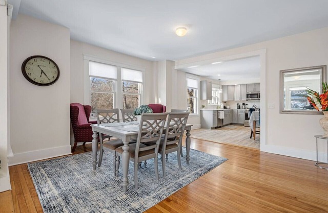 Upscale 4 Bedroom Condo w King Bed Suite
