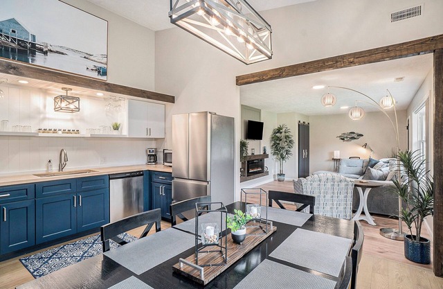 Upscale boutique lodge suite in the of heart of beautiful Grand Traverse County!