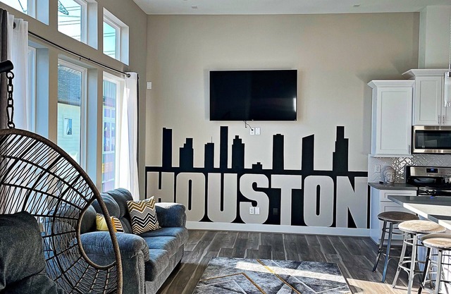 Upscale brand new beautiful 3bedroom, 2 story home!