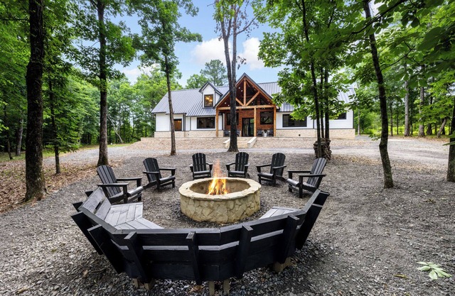 Upscale Cabin | Hot Tub Foosball Sleeps 16