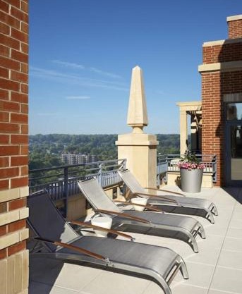Upscale Comfort Next to Metro and Dining