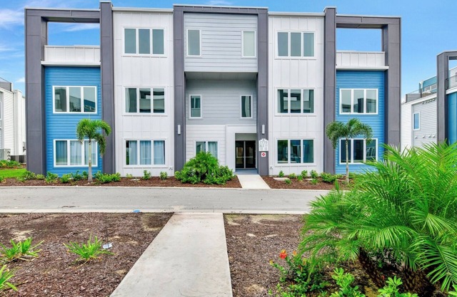 Spacious Modern Condo with Pool Table, Rooftop Terrace and Large Loft. Reunion Resort Water Park Access near Disney at Spectrum Resort Orlando by Rentyl - B17 #233