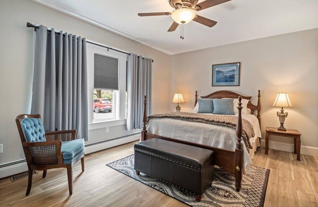 Stylish 2BR Suite Minutes from Saratoga!