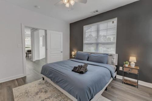 Upscale King 3BR Suite Mins to Downtown Raleigh
