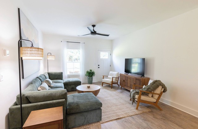 Upscale Lodge Sleeps 9 Dog Friendly Near CU