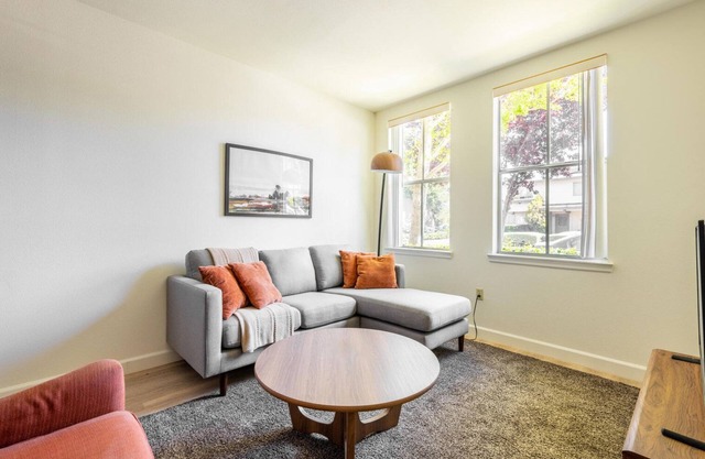 Upscale Mountain View 2BR w/ Pool & Courtyard, nr Shops, by Blueground