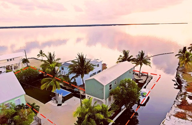 Upscale ocean front home & easy canal boat access to Gulf or Atlantic