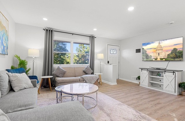 Upscale Old Town Views 3BD Lux