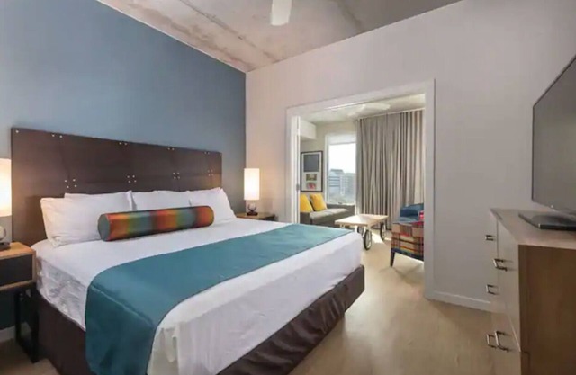 Upscale One Bedroom Suite in the Heart of Austin!