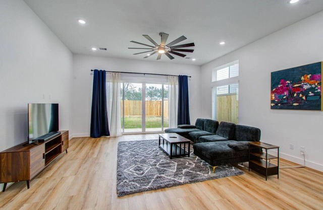 Upscale Paradise 6 min from Medical Center!