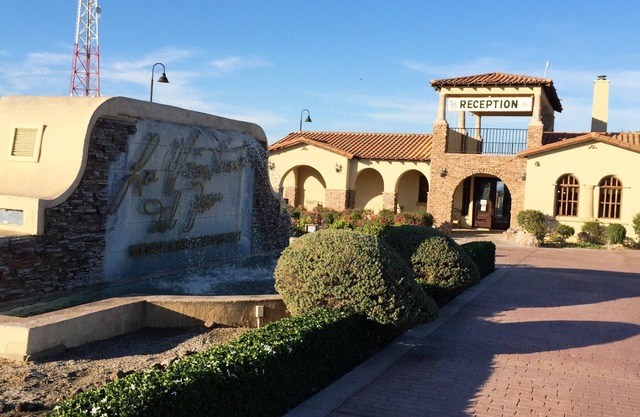 Exclusivo condominio de tres habitaciones que admite mascotas, wifi gratuito y golf,