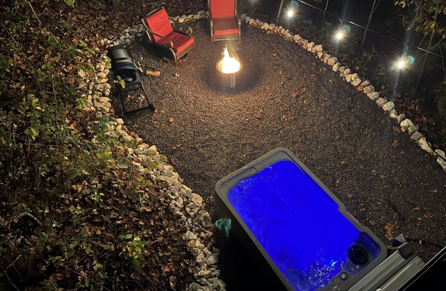 Upscale Shipping Container Cabin in the Woods of Red River Gorge-HOT TUB